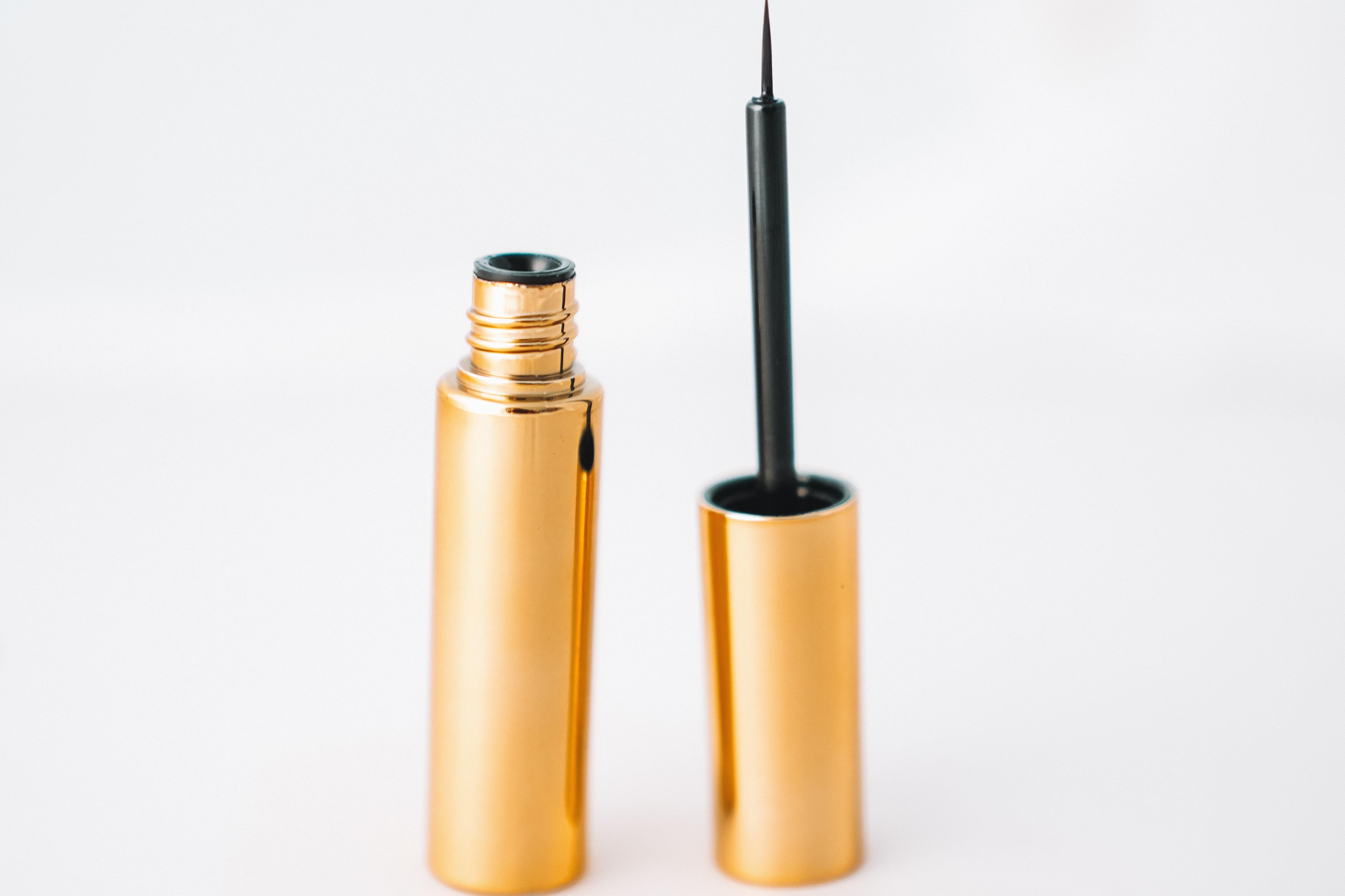 MAGNETIC EYELINER - Lesa Marie